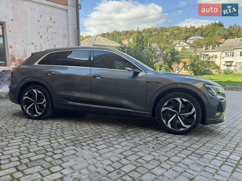 Позашляховик / Кросовер Audi e-tron 2021 в Тернополі