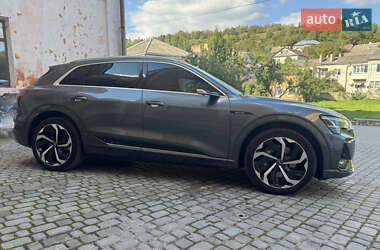 Внедорожник / Кроссовер Audi e-tron 2021 в 