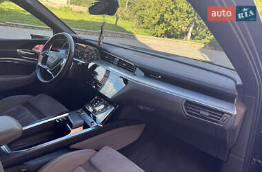 Внедорожник / Кроссовер Audi e-tron 2021 в 