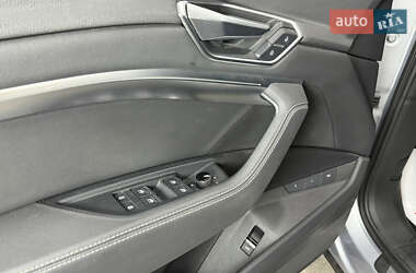 Внедорожник / Кроссовер Audi e-tron 2021 в 