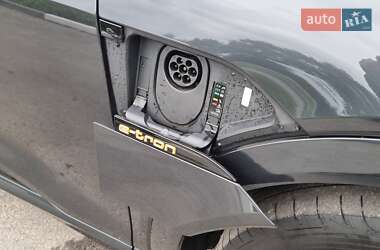 Позашляховик / Кросовер Audi e-tron 2020 в 
