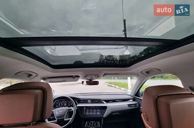Позашляховик / Кросовер Audi e-tron 2020 в 