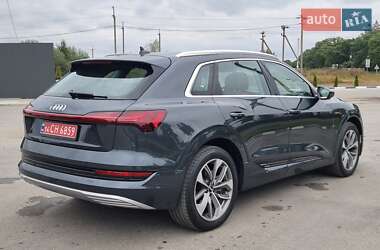 Позашляховик / Кросовер Audi e-tron 2020 в 