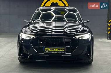 Позашляховик / Кросовер Audi e-tron 2022 в 