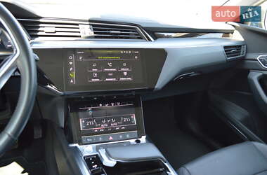 Позашляховик / Кросовер Audi e-tron 2020 в 