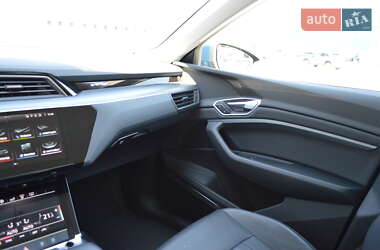 Позашляховик / Кросовер Audi e-tron 2020 в 
