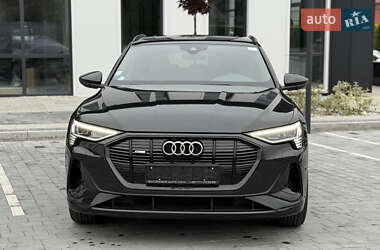 Позашляховик / Кросовер Audi e-tron 2021 в 