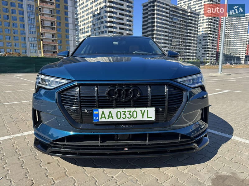 Позашляховик / Кросовер Audi e-tron 2019 в Києві фото 28 Позашляховик / Кросовер Audi e-tron 2019 в Києві