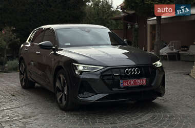 Внедорожник / Кроссовер Audi e-tron 2022 в 