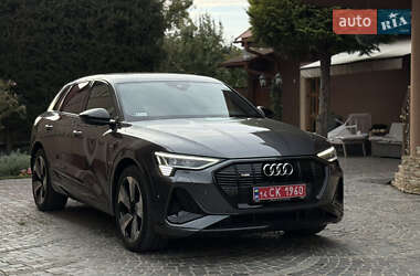 Внедорожник / Кроссовер Audi e-tron 2022 в 