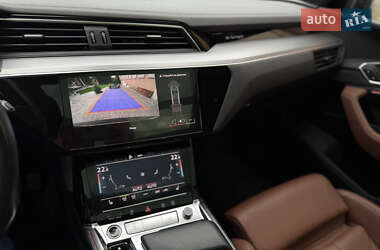 Внедорожник / Кроссовер Audi e-tron 2022 в 