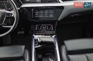 Внедорожник / Кроссовер Audi e-tron 2020 в 