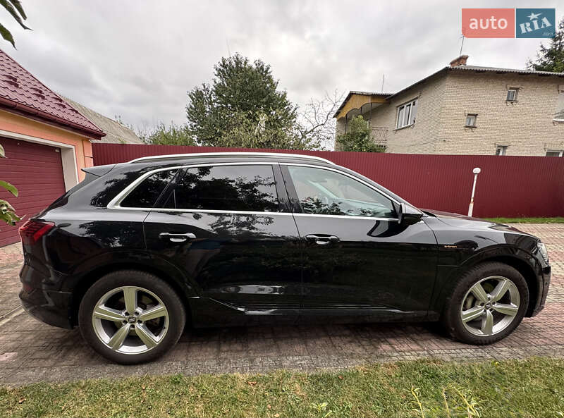 Позашляховик / Кросовер Audi e-tron 2019 в Володимирі