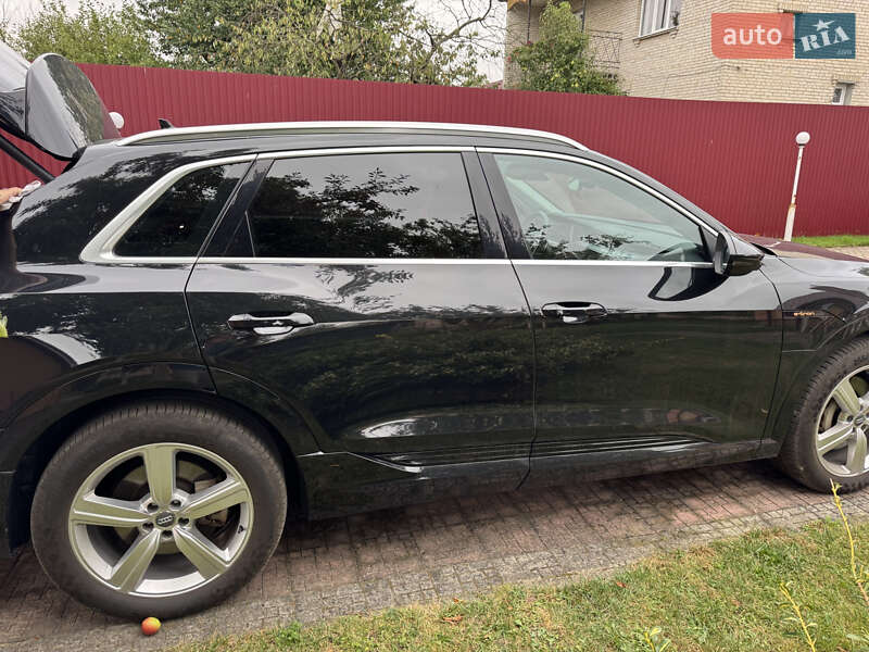 Позашляховик / Кросовер Audi e-tron 2019 в Володимирі