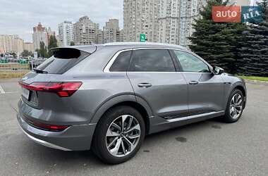 Позашляховик / Кросовер Audi e-tron 2020 в 