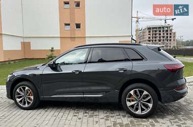 Позашляховик / Кросовер Audi e-tron 2021 в 
