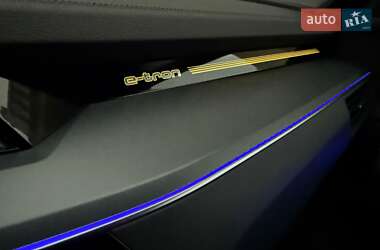 Внедорожник / Кроссовер Audi e-tron 2020 в 