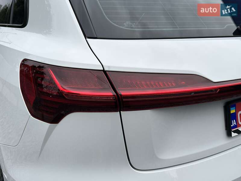 Позашляховик / Кросовер Audi e-tron 2020 в Рівному