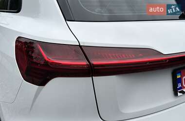 Внедорожник / Кроссовер Audi e-tron 2020 в 