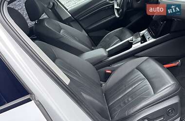 Внедорожник / Кроссовер Audi e-tron 2020 в 