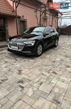 Внедорожник / Кроссовер Audi e-tron 2021 в 