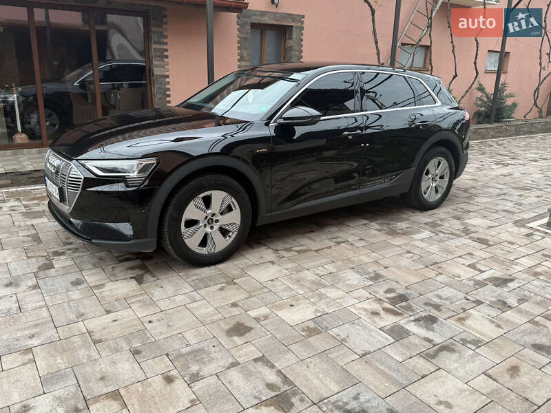 Внедорожник / Кроссовер Audi e-tron 2021 в Иршаве
