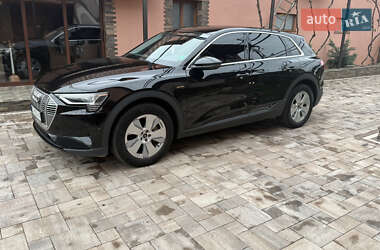 Внедорожник / Кроссовер Audi e-tron 2021 в 