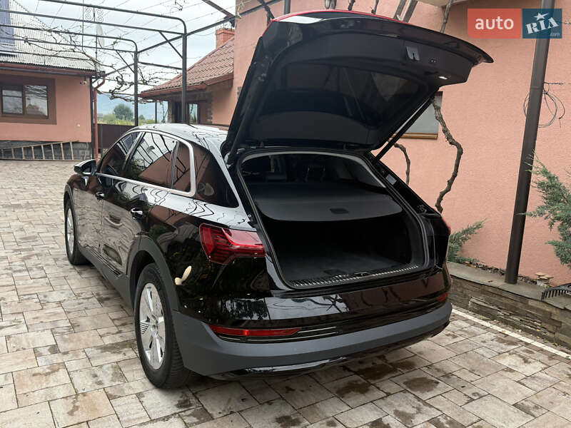 Внедорожник / Кроссовер Audi e-tron 2021 в Иршаве