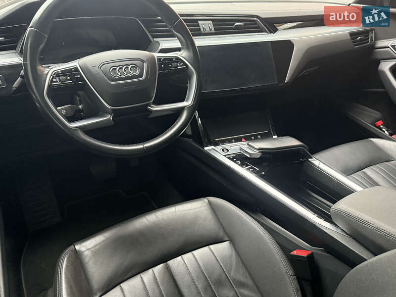 Внедорожник / Кроссовер Audi e-tron 2021 в Иршаве