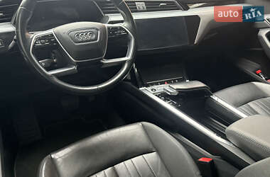 Внедорожник / Кроссовер Audi e-tron 2021 в 