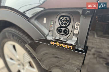 Внедорожник / Кроссовер Audi e-tron 2021 в 