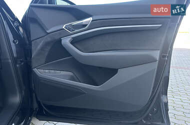 Позашляховик / Кросовер Audi e-tron 2019 в 