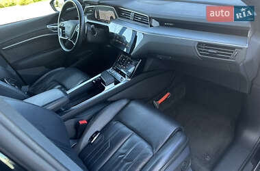 Позашляховик / Кросовер Audi e-tron 2019 в 