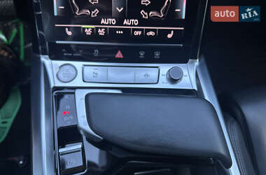 Позашляховик / Кросовер Audi e-tron 2019 в 