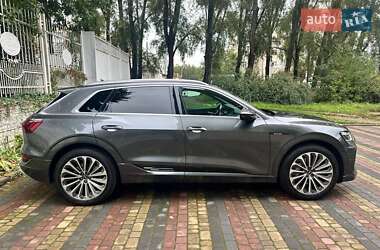 Позашляховик / Кросовер Audi e-tron 2021 в 