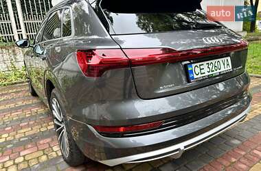 Позашляховик / Кросовер Audi e-tron 2021 в 