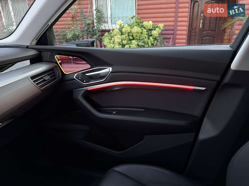 Позашляховик / Кросовер Audi e-tron 2019 в Хмельницькому