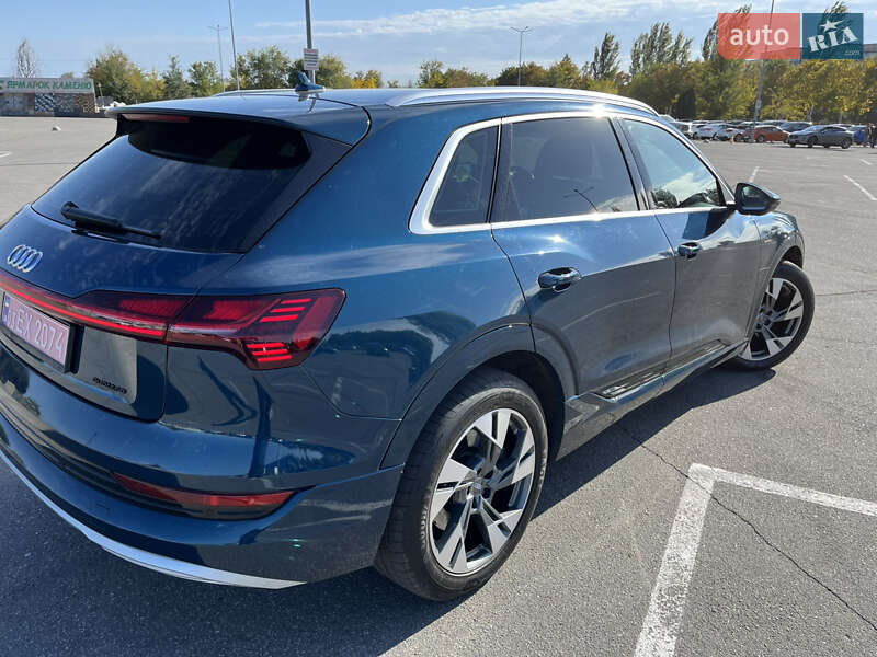 Позашляховик / Кросовер Audi e-tron 2020 в Дніпрі