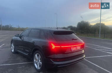 Позашляховик / Кросовер Audi e-tron 2023 в 