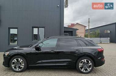 Позашляховик / Кросовер Audi e-tron 2021 в 
