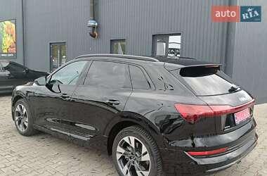 Позашляховик / Кросовер Audi e-tron 2021 в 