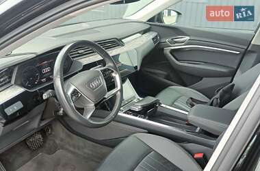 Позашляховик / Кросовер Audi e-tron 2021 в 
