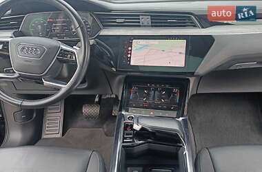 Позашляховик / Кросовер Audi e-tron 2021 в 