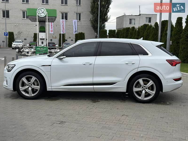 Внедорожник / Кроссовер Audi e-tron 2019 в Киеве
