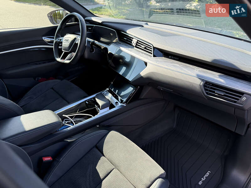 Внедорожник / Кроссовер Audi e-tron 2020 в Киеве