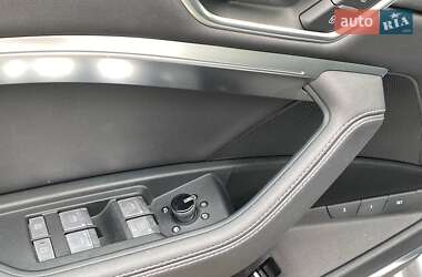 Позашляховик / Кросовер Audi e-tron 2022 в 