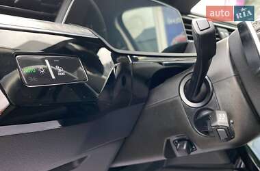 Позашляховик / Кросовер Audi e-tron 2022 в 