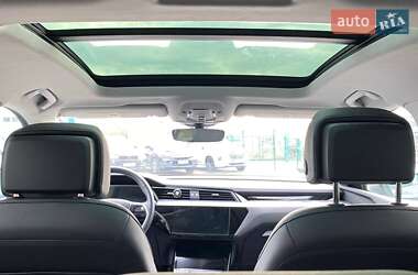 Позашляховик / Кросовер Audi e-tron 2022 в 