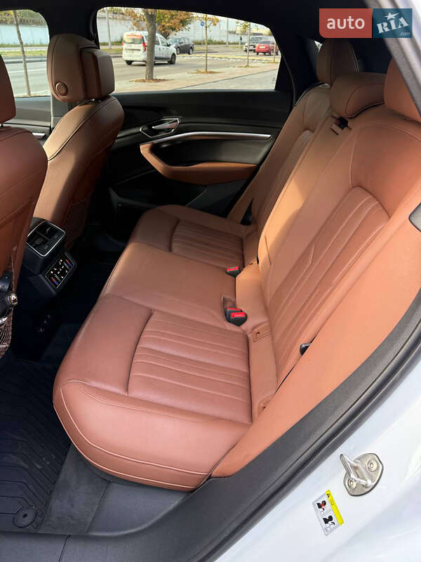 Внедорожник / Кроссовер Audi e-tron 2020 в Киеве фото 22 Внедорожник / Кроссовер Audi e-tron 2020 в Киеве