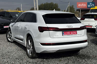 Внедорожник / Кроссовер Audi e-tron 2021 в 